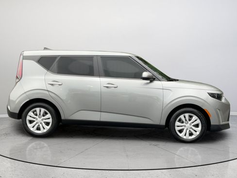 Used 2023 Kia Soul LX FWD image 6