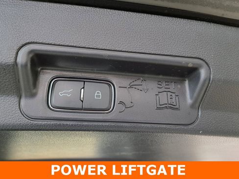 Used 2022 Ford Explorer Limited image 35