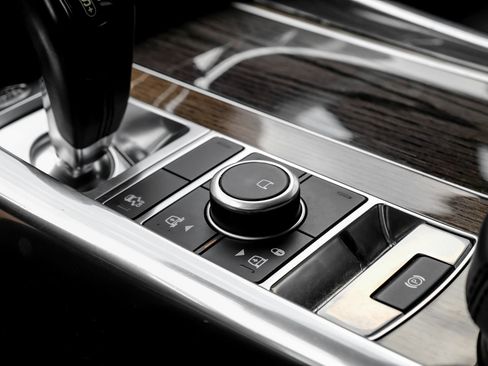 Used 2018 Land Rover Range Rover Sport HSE image 26