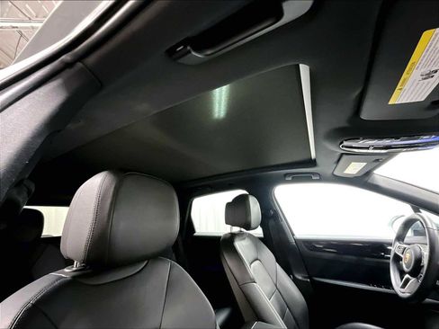 Used 2023 Porsche Cayenne image 27