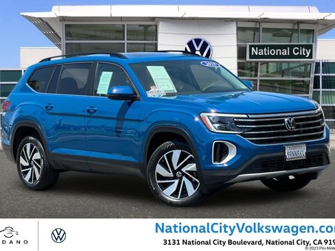 Used 2025 Volkswagen Atlas SE FWD image 1