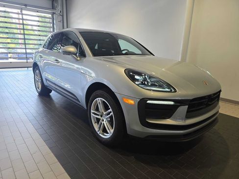 Used 2025 Porsche Macan AWD/4WD image 9