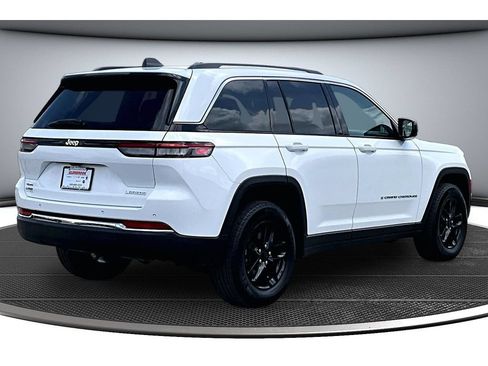 Certified 2024 Jeep Grand Cherokee Laredo AWD/4WD image 18