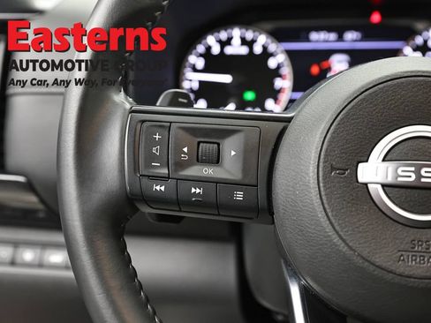 Used 2025 Nissan Pathfinder SV FWD image 15