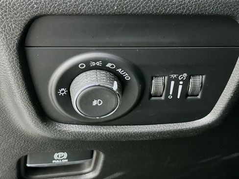Used 2023 Jeep Grand Cherokee L Limited AWD/4WD image 17
