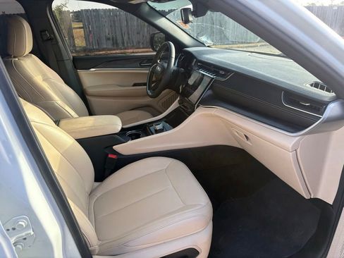Used 2024 Jeep Grand Cherokee L Limited RWD image 8