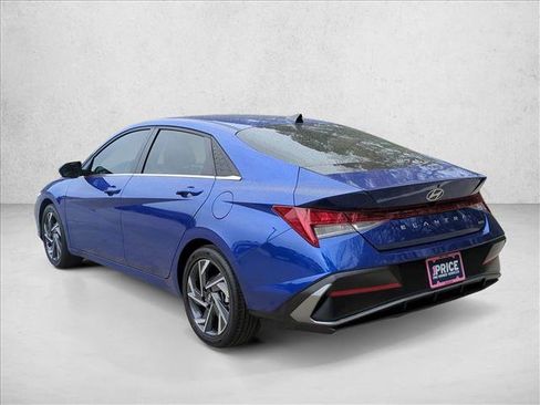 Certified 2025 Hyundai Elantra Limited image 8