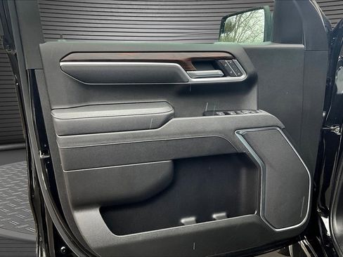 Used 2025 GMC Sierra 1500 SLT image 13
