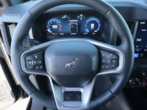 New 2025 Ford Bronco Badlands image 3
