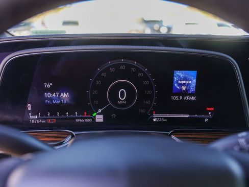 Used 2022 Cadillac Escalade Premium Luxury image 11