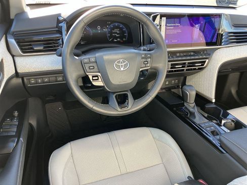 Used 2025 Toyota Camry XLE image 14