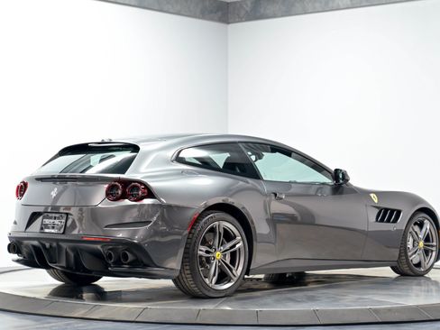 Used 2017 Ferrari GTC4Lusso AWD/4WD image 18