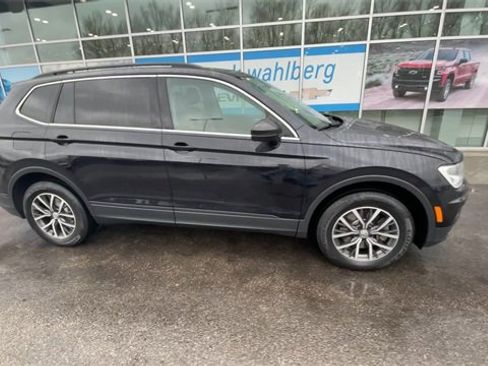 Used 2019 Volkswagen Tiguan SE w/ Panoramic Sunroof Package image 9