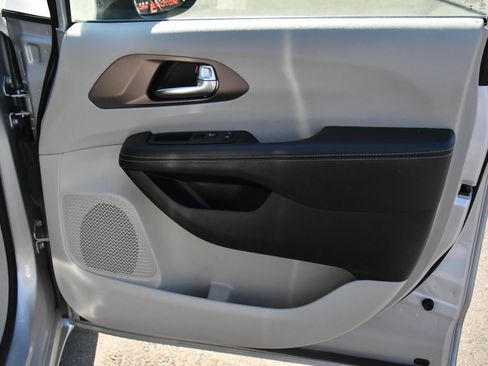 Used 2023 Chrysler Voyager LX FWD image 45