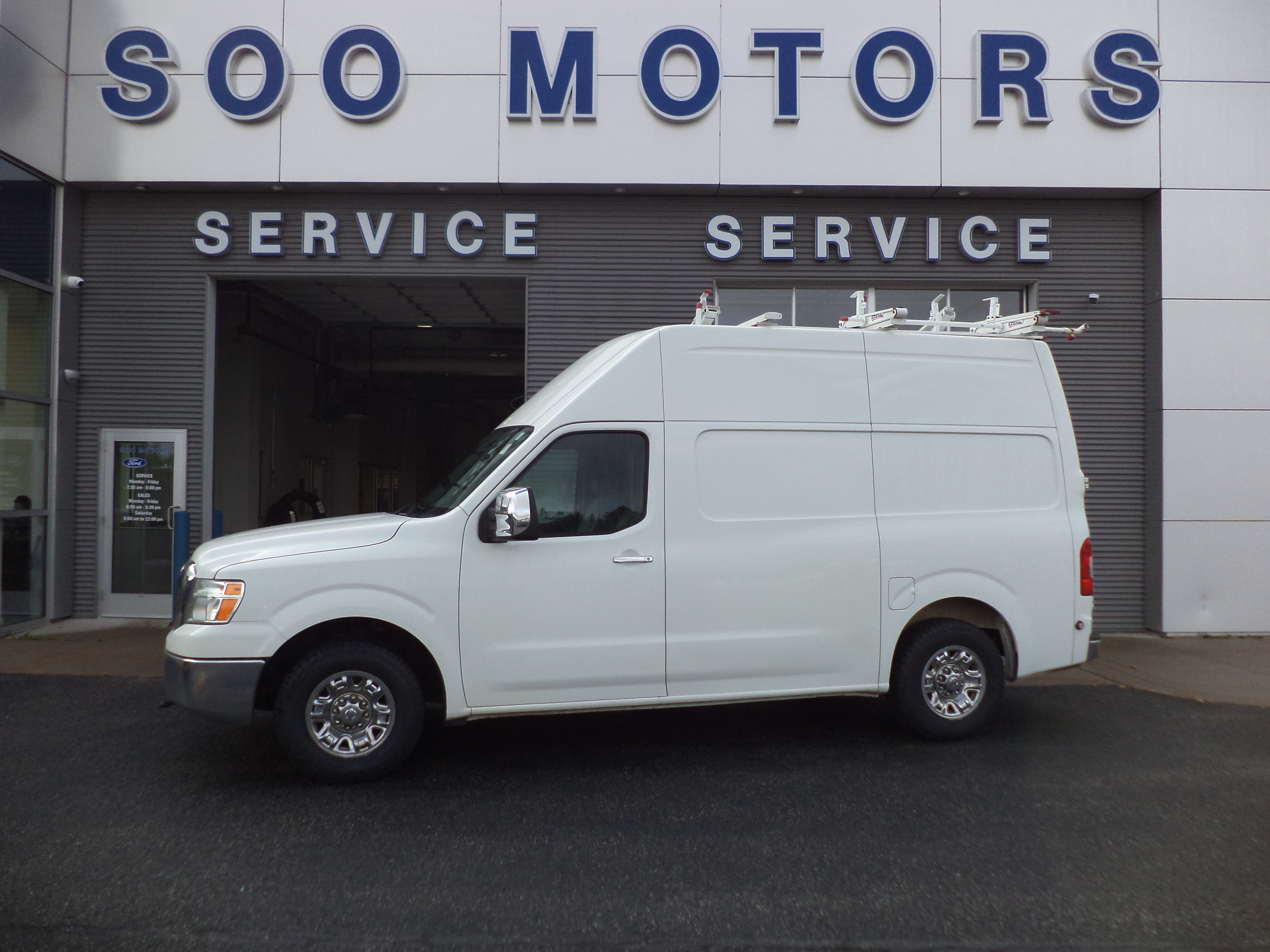 Used 2020 Nissan NV High Roof RWD image 1
