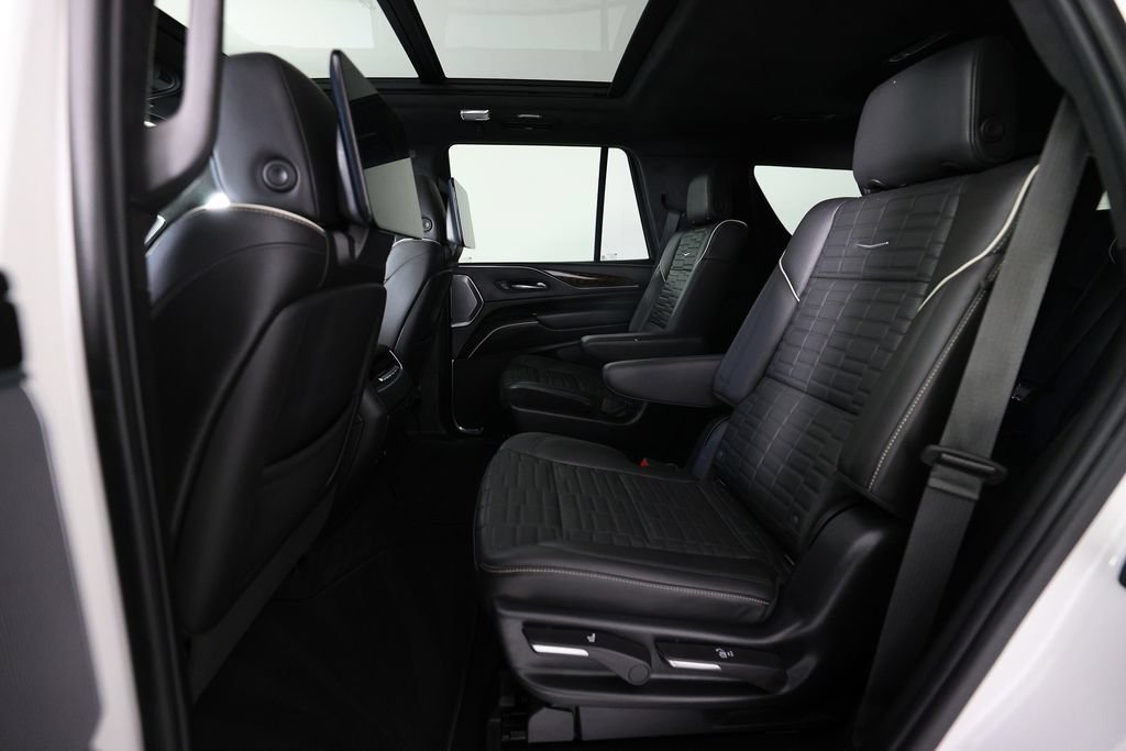Used 2022 Cadillac Escalade Sport Platinum w/ Heavy-Duty Trailer Package AWD/4WD image 16