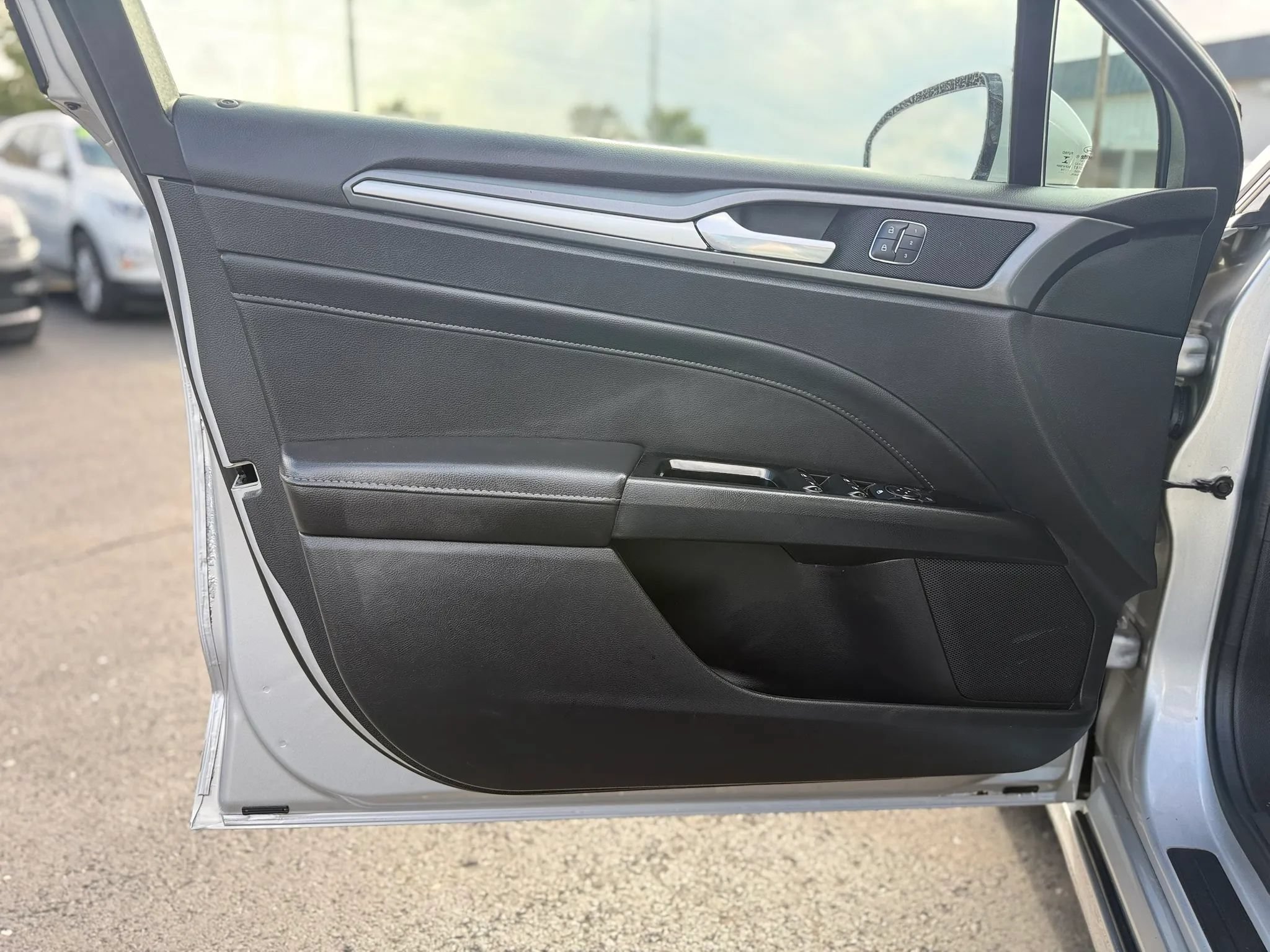 Used 2014 Ford Fusion Titanium FWD image 12