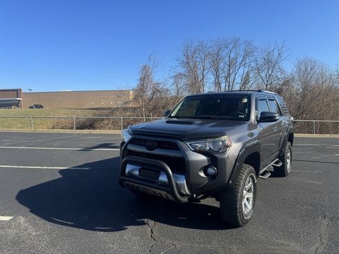 Used 2015 Toyota 4Runner Trail Premium image 3
