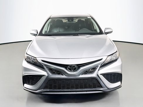 Used 2022 Toyota Camry SE image 2