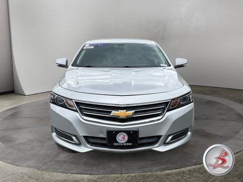Used 2017 Chevrolet Impala LT FWD image 2