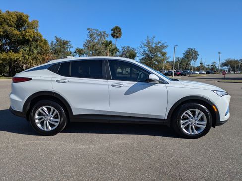 Used 2025 Buick Envista Preferred w/ Convenience I Package image 3