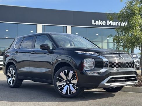 New 2025 Mitsubishi Outlander SE image 1