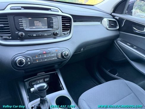 Used 2017 Kia Sorento FWD image 15