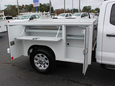 Used 2023 Ford F350 XLT w/ FX4 Off-Road Package image 17