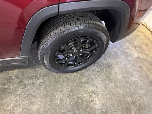 Used 2025 Jeep Grand Cherokee Altitude image 10