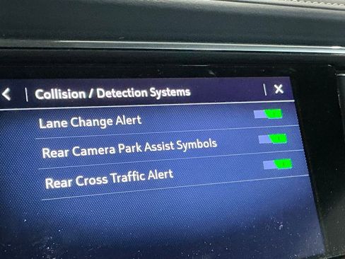 Used 2020 Buick Enclave Essence w/ LPO, Cargo Package FWD image 16