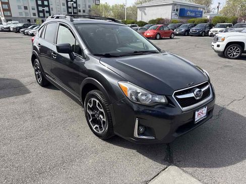 Used 2017 Subaru Crosstrek 2.0i Premium w/ Moonroof Package image 4
