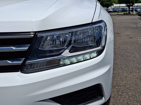 Used 2021 Volkswagen Tiguan SE w/ Panoramic Sunroof Package AWD/4WD image 9
