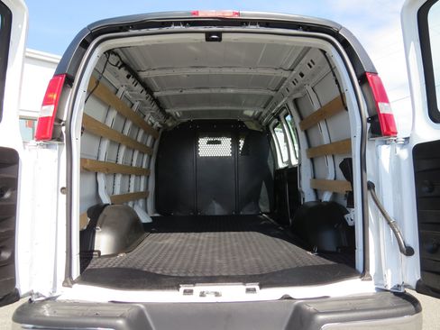 Used 2023 GMC Savana 2500 w/ Driver Convenience Package image 13