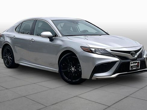 Used 2024 Toyota Camry XSE FWD image 3