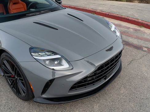 Used 2025 Aston Martin V8 Vantage Coupe image 9