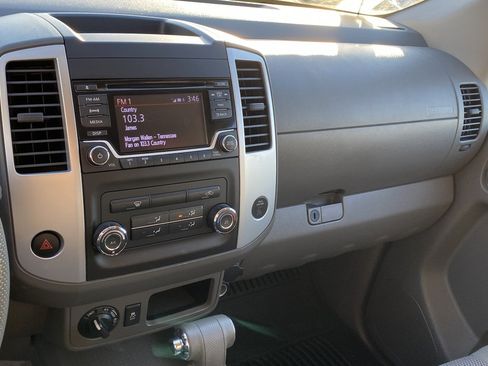 Used 2015 Nissan Frontier SV image 12