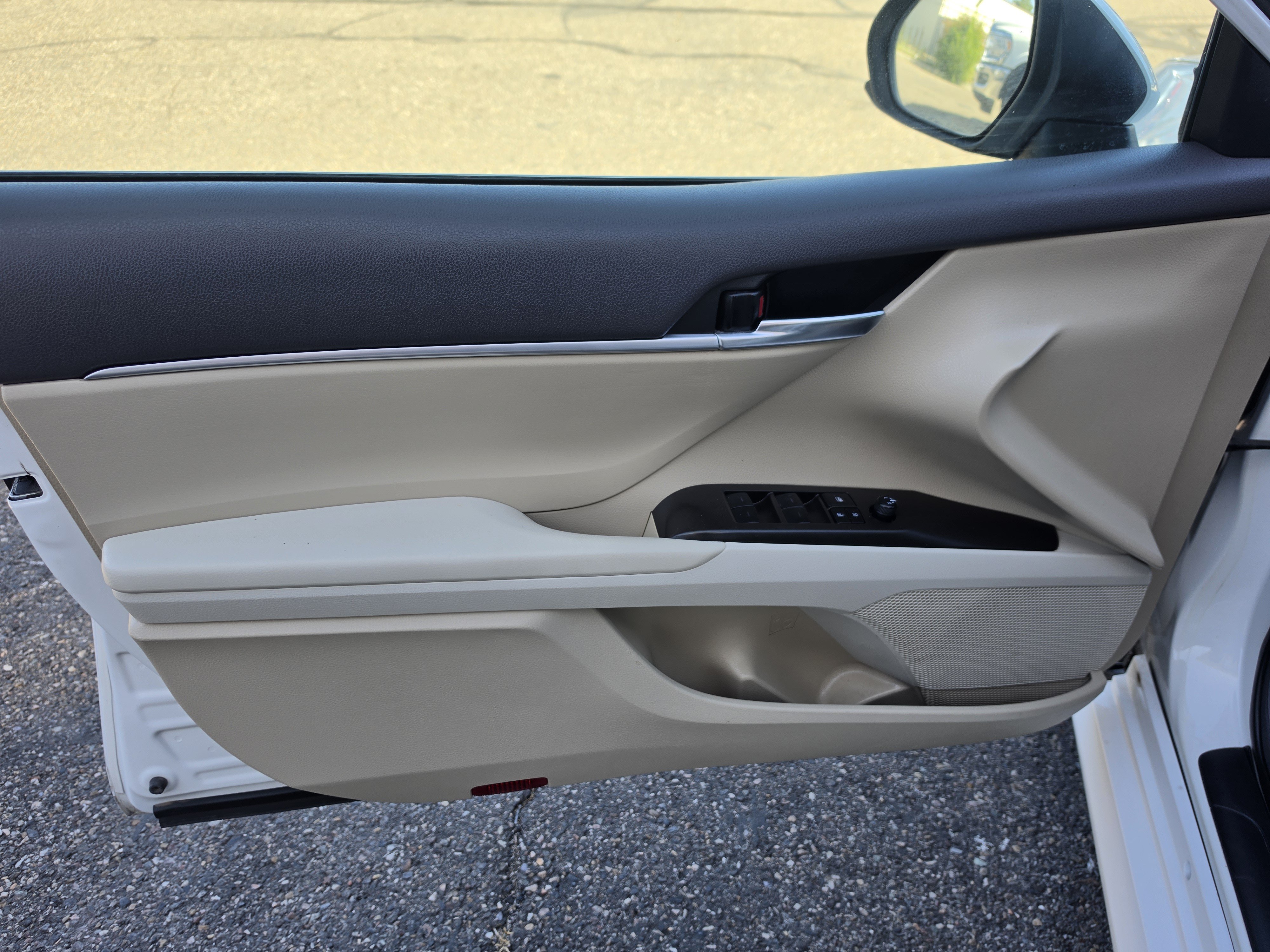 Used 2023 Toyota Camry LE FWD image 13