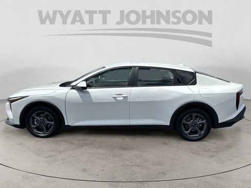 Used 2025 Kia K4 FWD image 2