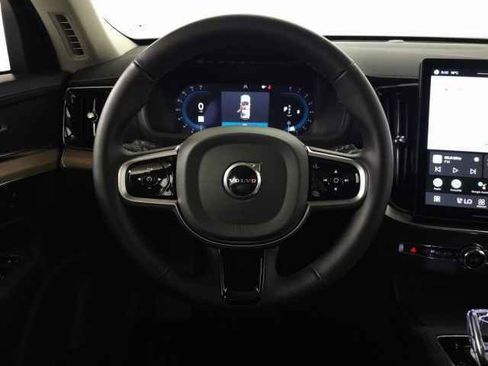 Certified 2025 Volvo XC90 B6 Plus image 22