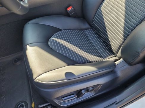 Used 2024 Toyota Camry SE image 10