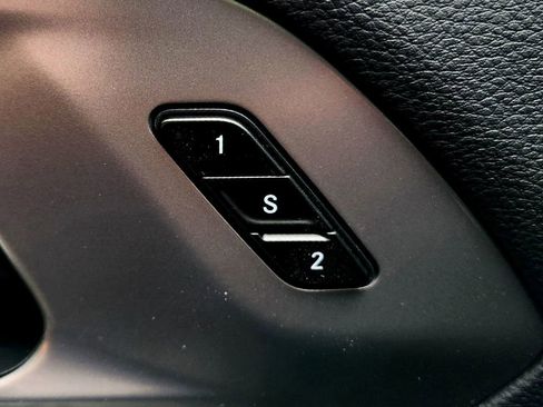 New 2025 Chrysler Pacifica Select w/ Uconnect Theater Family Group image 12