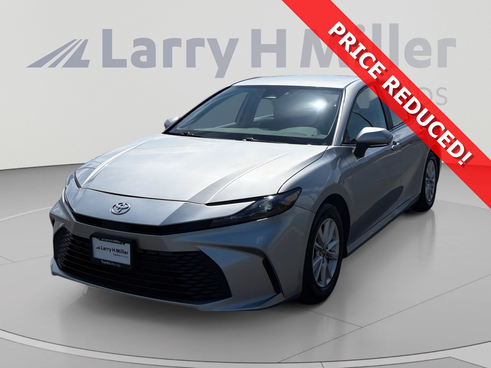 Used 2025 Toyota Camry LE FWD image 1