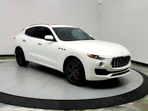 Used 2019 Maserati Levante S AWD/4WD image 3