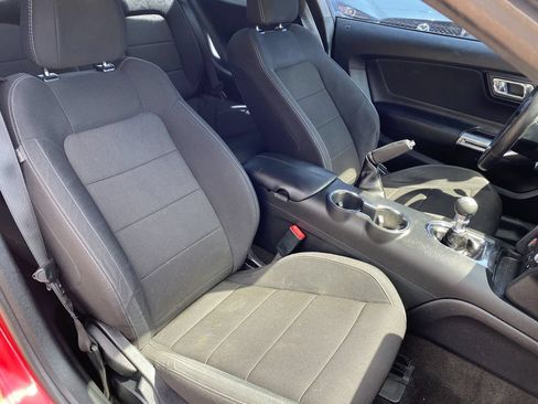 Used 2017 Ford Mustang Coupe RWD image 13