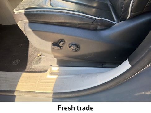 Used 2023 Chrysler Pacifica Limited w/ Uconnect Theater Family Group image 12