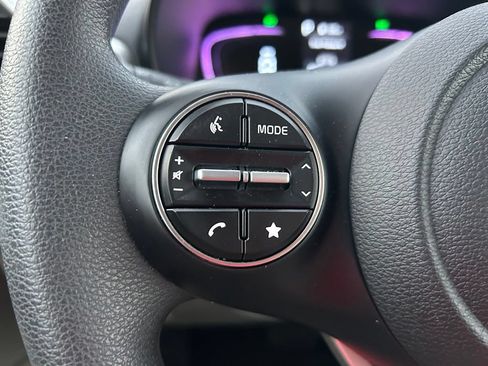 Used 2025 Kia Soul LX w/ LX Technology Package FWD image 20