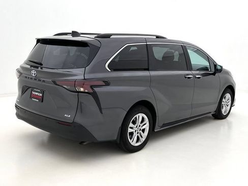 Used 2025 Toyota Sienna XLE w/ XLE Plus Package AWD/4WD image 7
