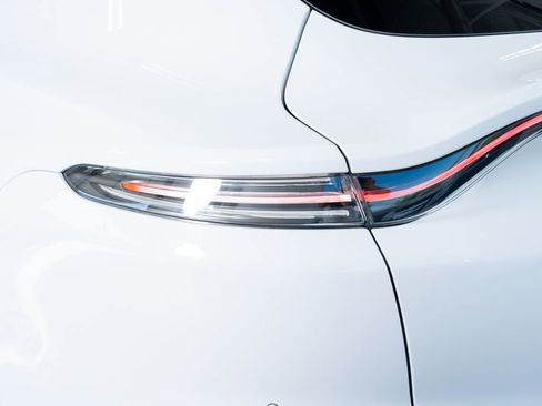 Used 2021 Aston Martin DBX AWD/4WD image 18