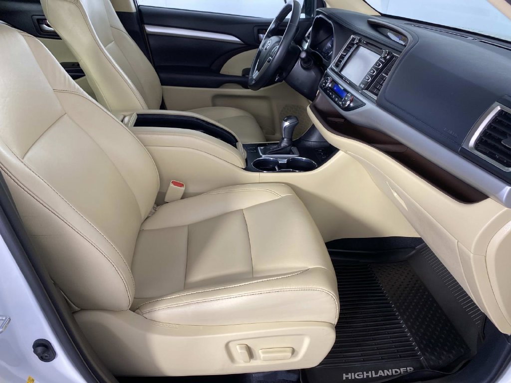 Used 2019 Toyota Highlander XLE AWD/4WD image 10