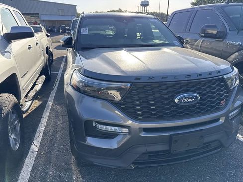Used 2022 Ford Explorer ST w/ Equipment Group 401A image 3
